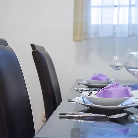 J&i Apartman *